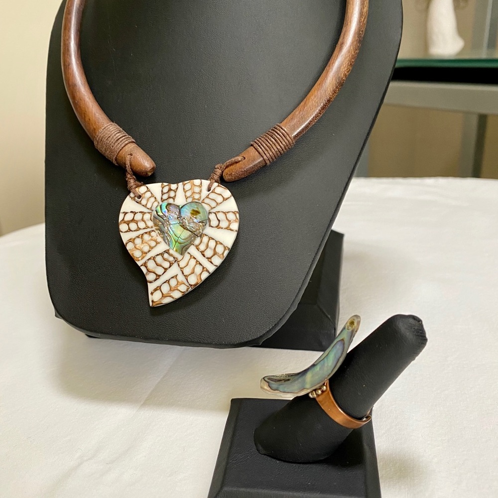 Abalone Shell Ring And Necklace. - image 4